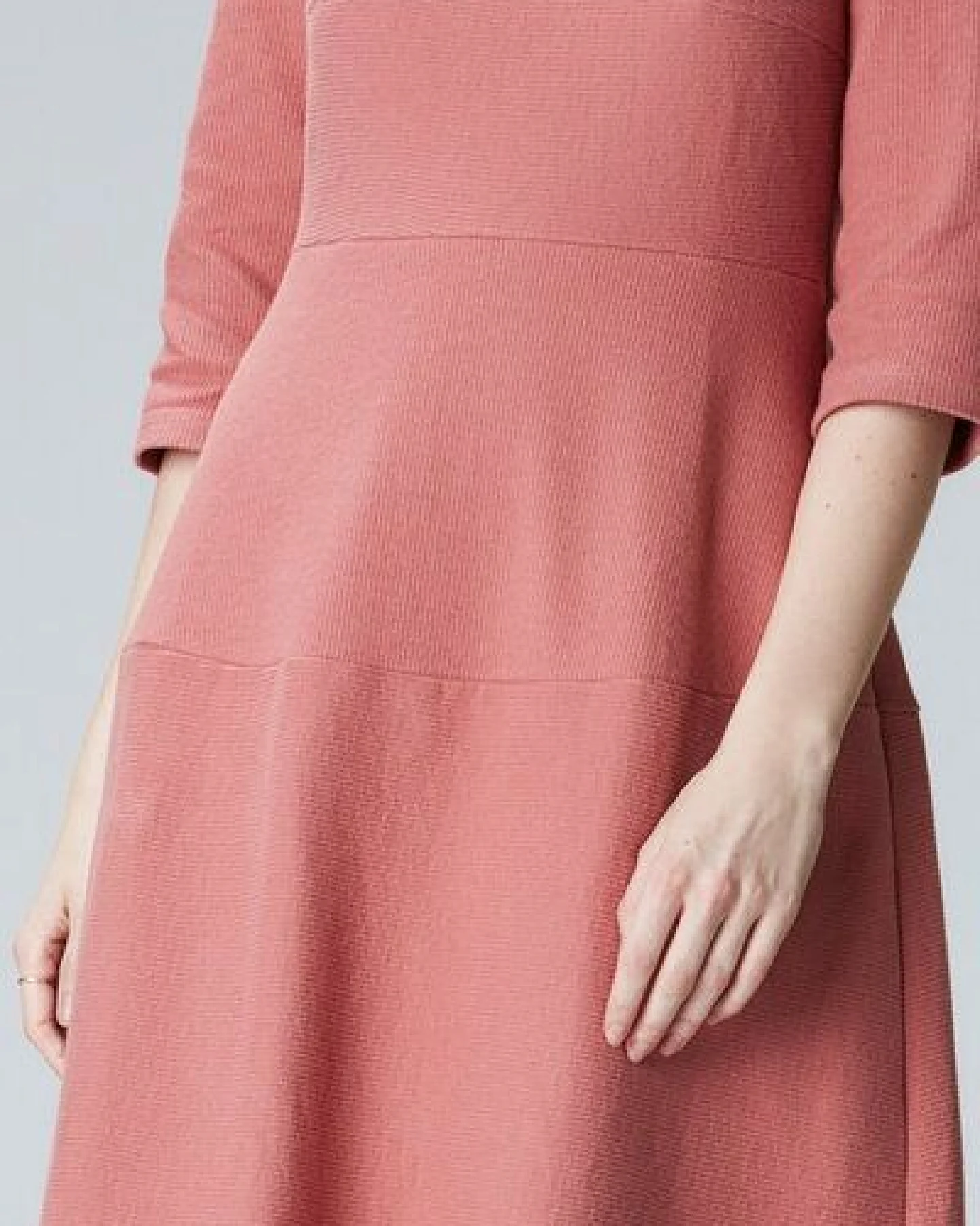 Studio Hertzberg MAALTAA - Midi Kleid mit 3/4 Arm aus Biobaumwolle – Ansicht 2