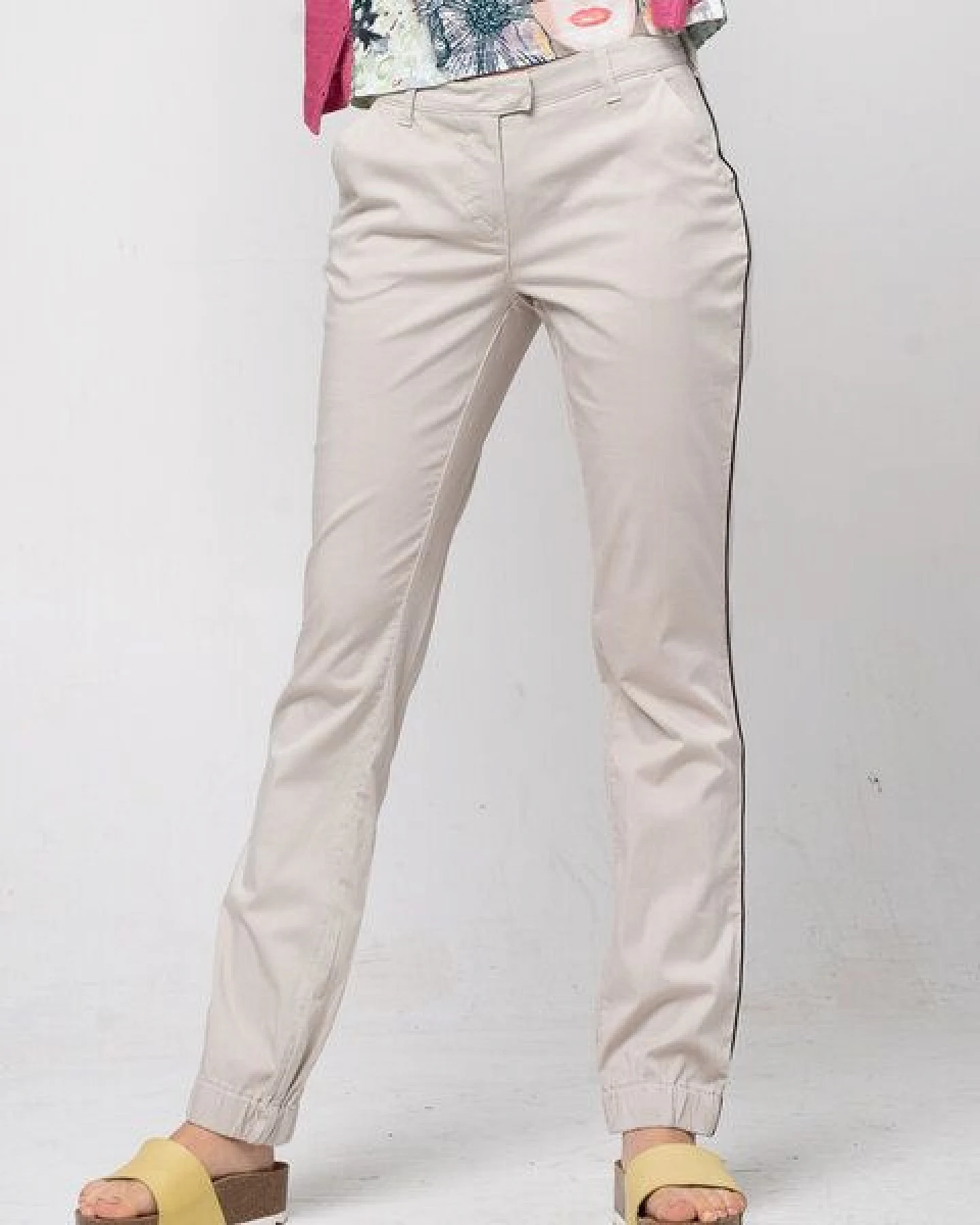 Alma & Lovis Sporty Chino – Ansicht 2