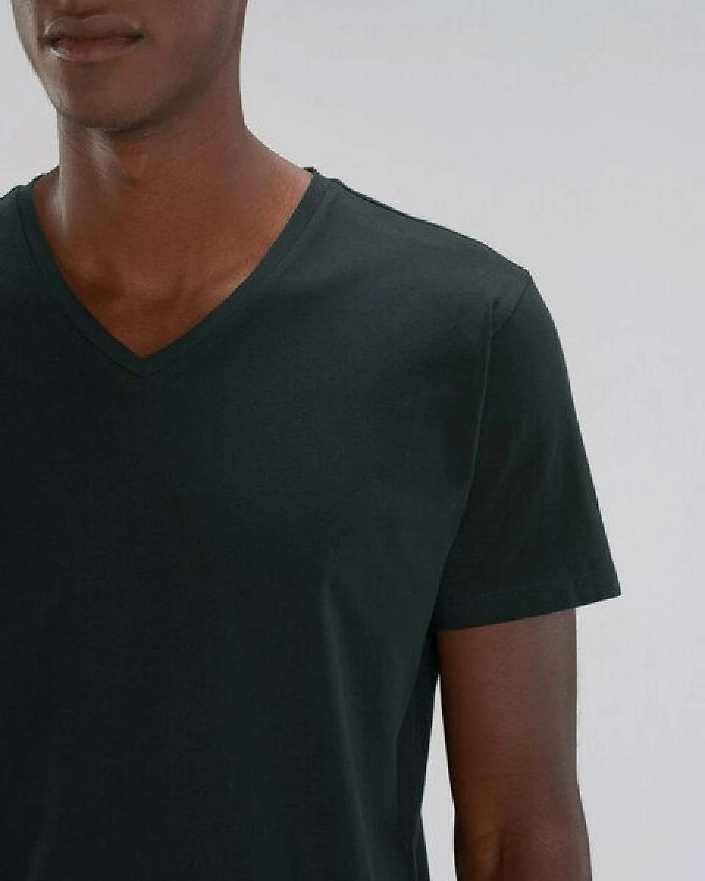 Human Family Bio Herren V-Neck T-Shirt "Geometric Questionmark" in 3 Farben – Ansicht 3