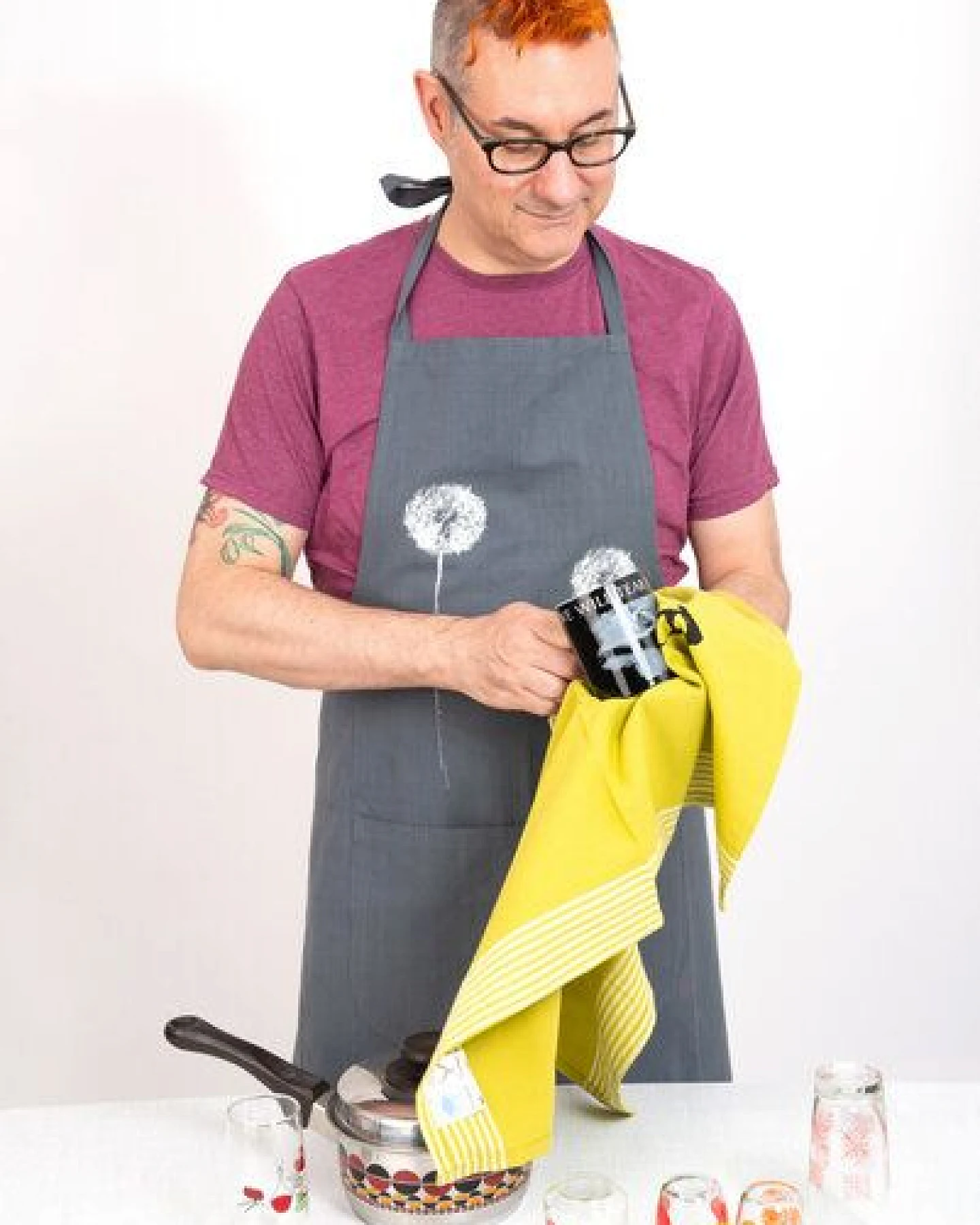 Hirschkind Handgewebte graue Fair-Trade & Bio-Kochschürze "Pusteblume" – Ansicht 4