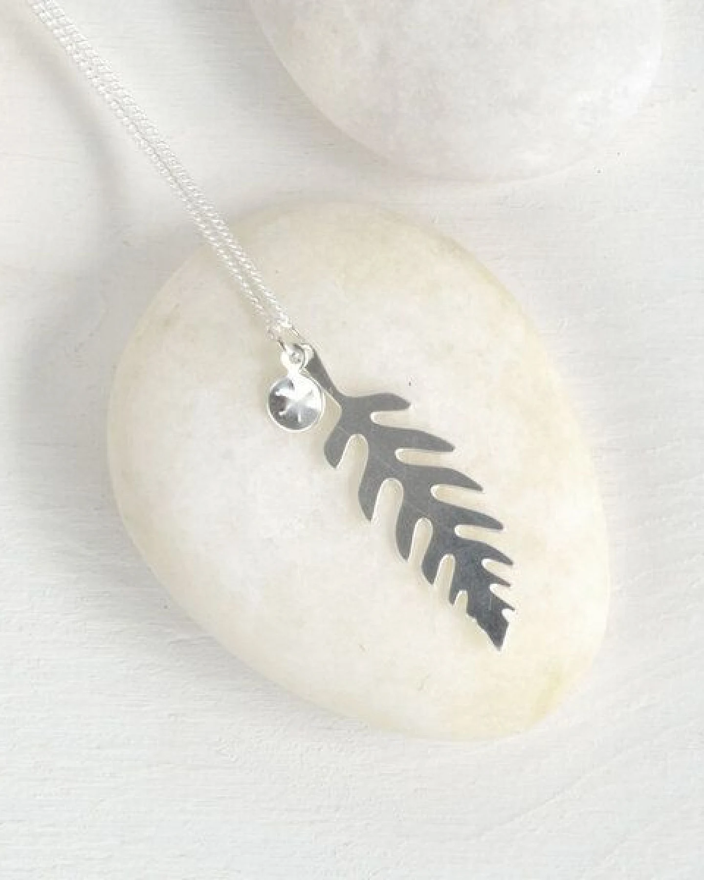 renna deluxe Edelfarn – kurze Kette mit Farnblatt in Silber – Ansicht 2