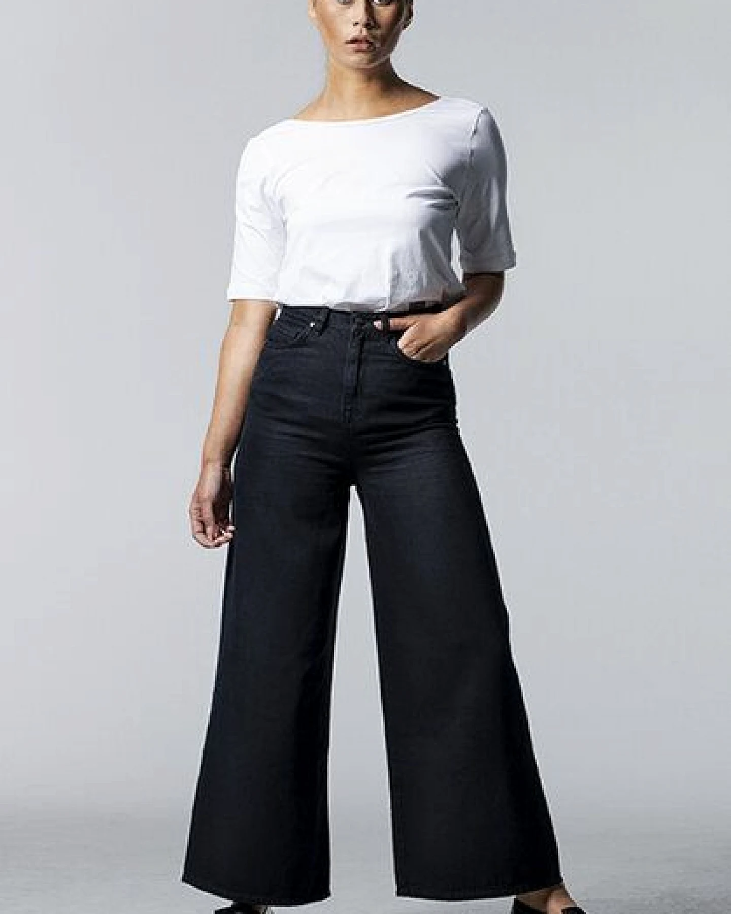 Lovjoi Wide Cropped BARLERIA overdyed black – Ansicht 2