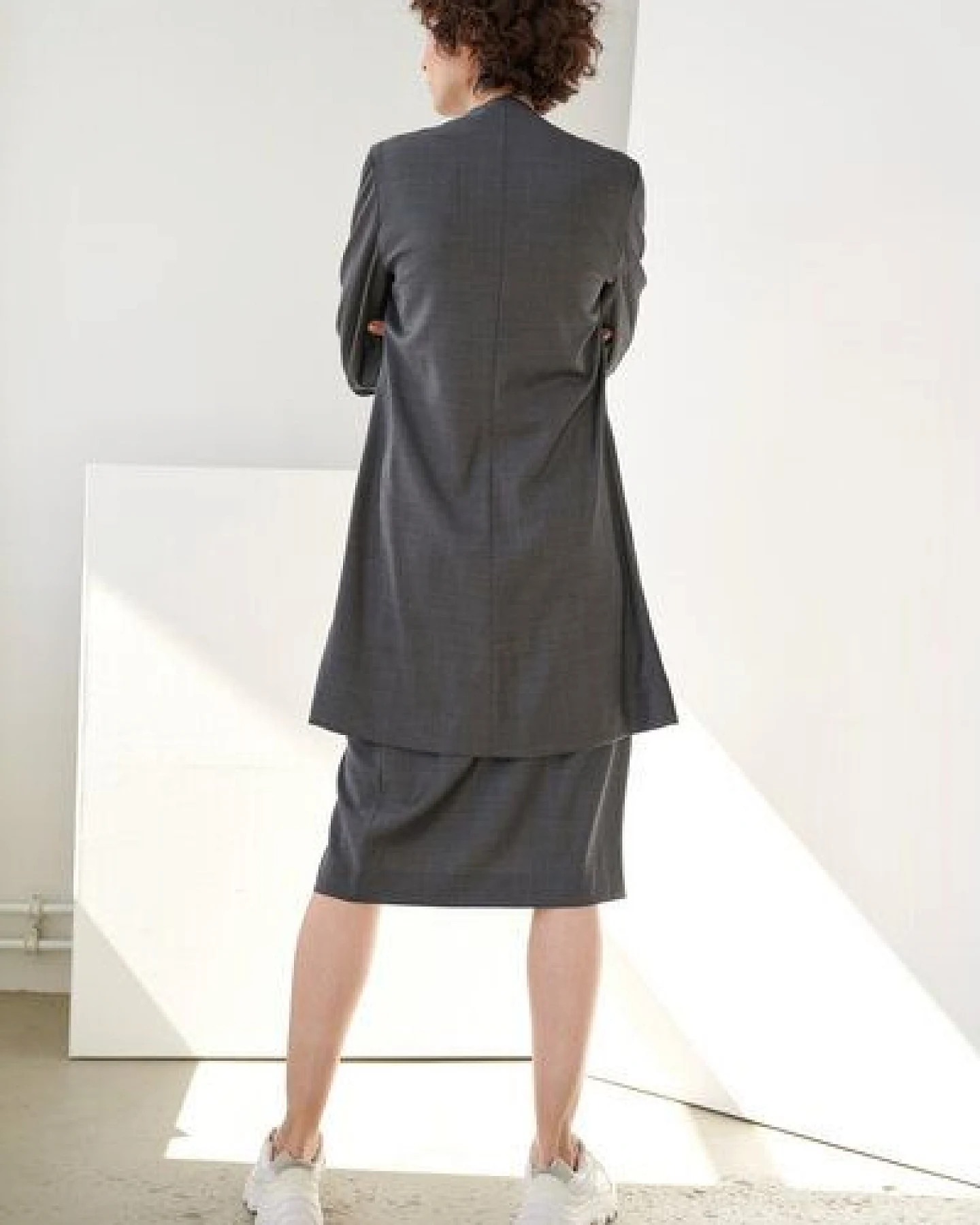 Yuna Miray Eleganter Gehrock/Mantel aus kbt Merinowolle "Coat" schwarz/anthrazit – Ansicht 4