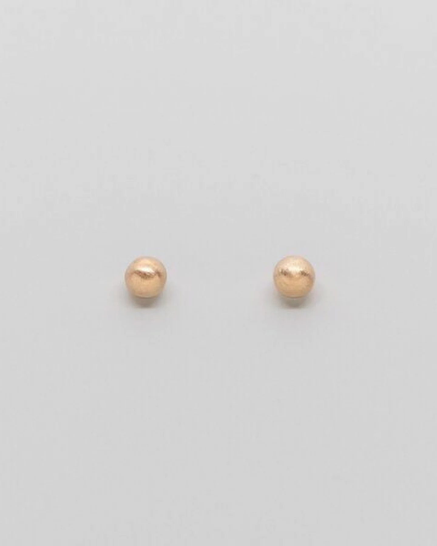 fejn jewelry Ohrstecker 'satin ball' – Ansicht 4