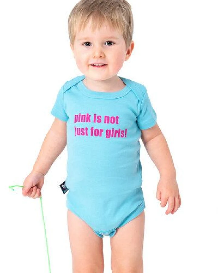 Hirschkind Bio-Babybody "pink is not just for girls" hellblau
