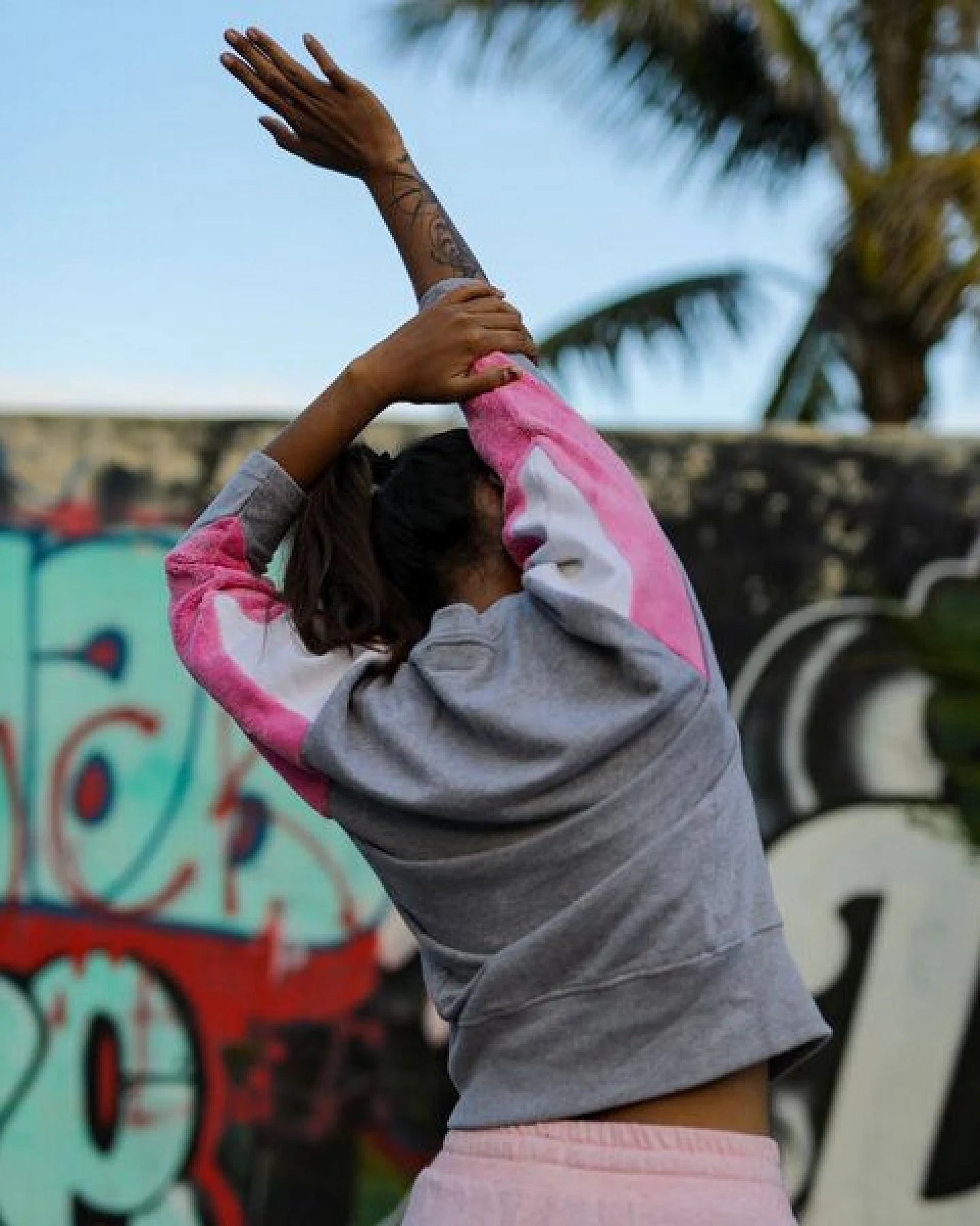 The Driftwood Tales Sweatshirt aus Bio-Baumwolle, Bio-Restmaterial und gewöhnlichen Resttextilien – Ansicht 2