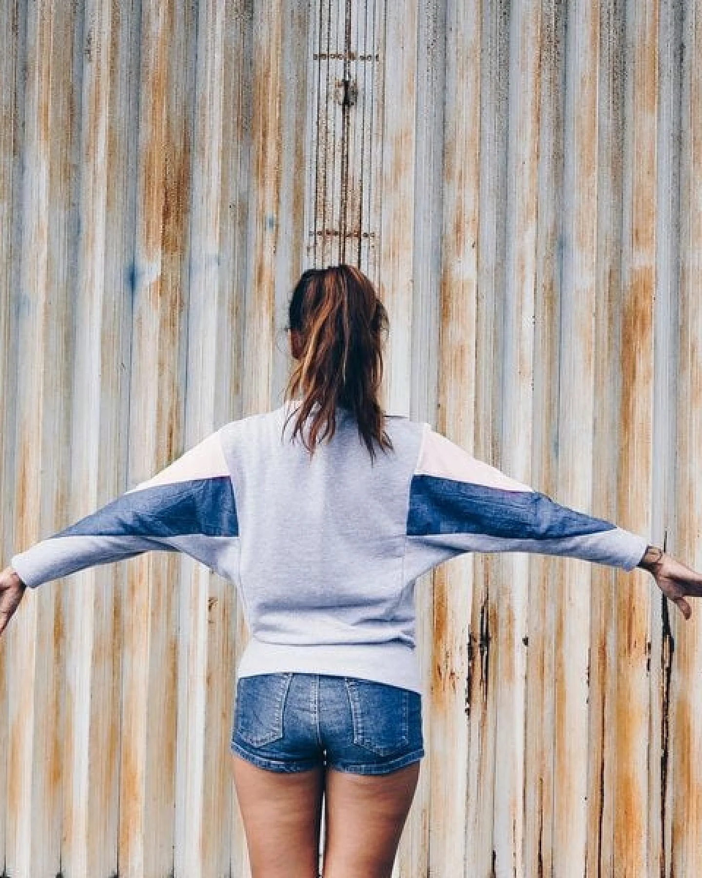 The Driftwood Tales Sweatshirt aus Bio-Baumwolle, Bio-Restmaterial und gewöhnlichen Resttextilien – Ansicht 4
