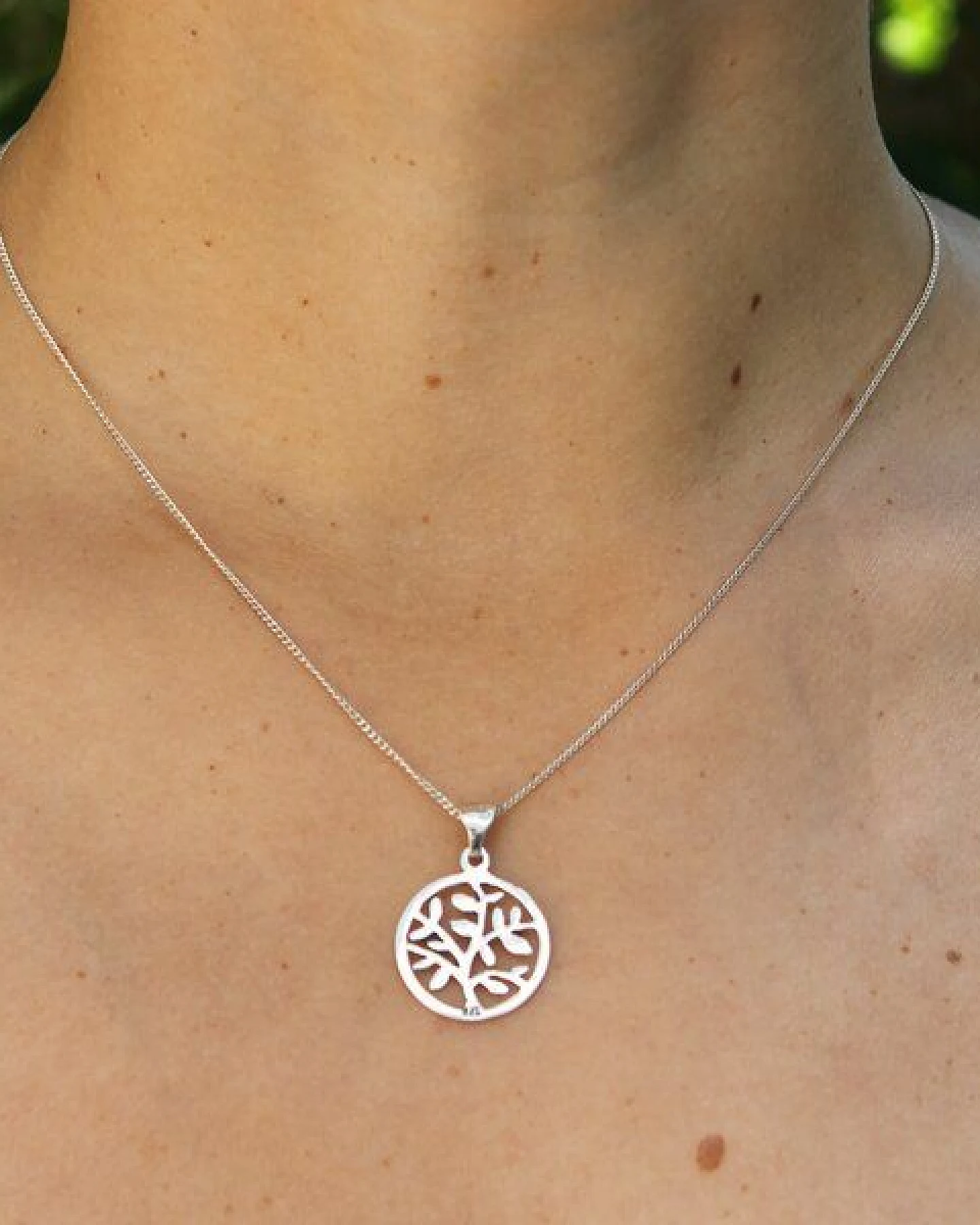 pakilia Kette Silber Baum minimalistisch sustainable handmade Fair-Trade – Ansicht 4