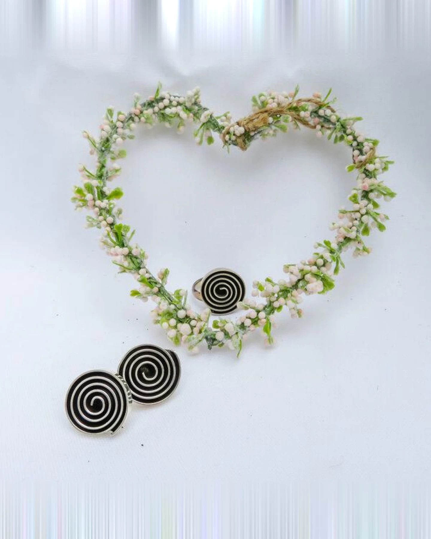 pakilia Silber Ohrringe Labyrinth rund Fair-Trade und handmade – Ansicht 3