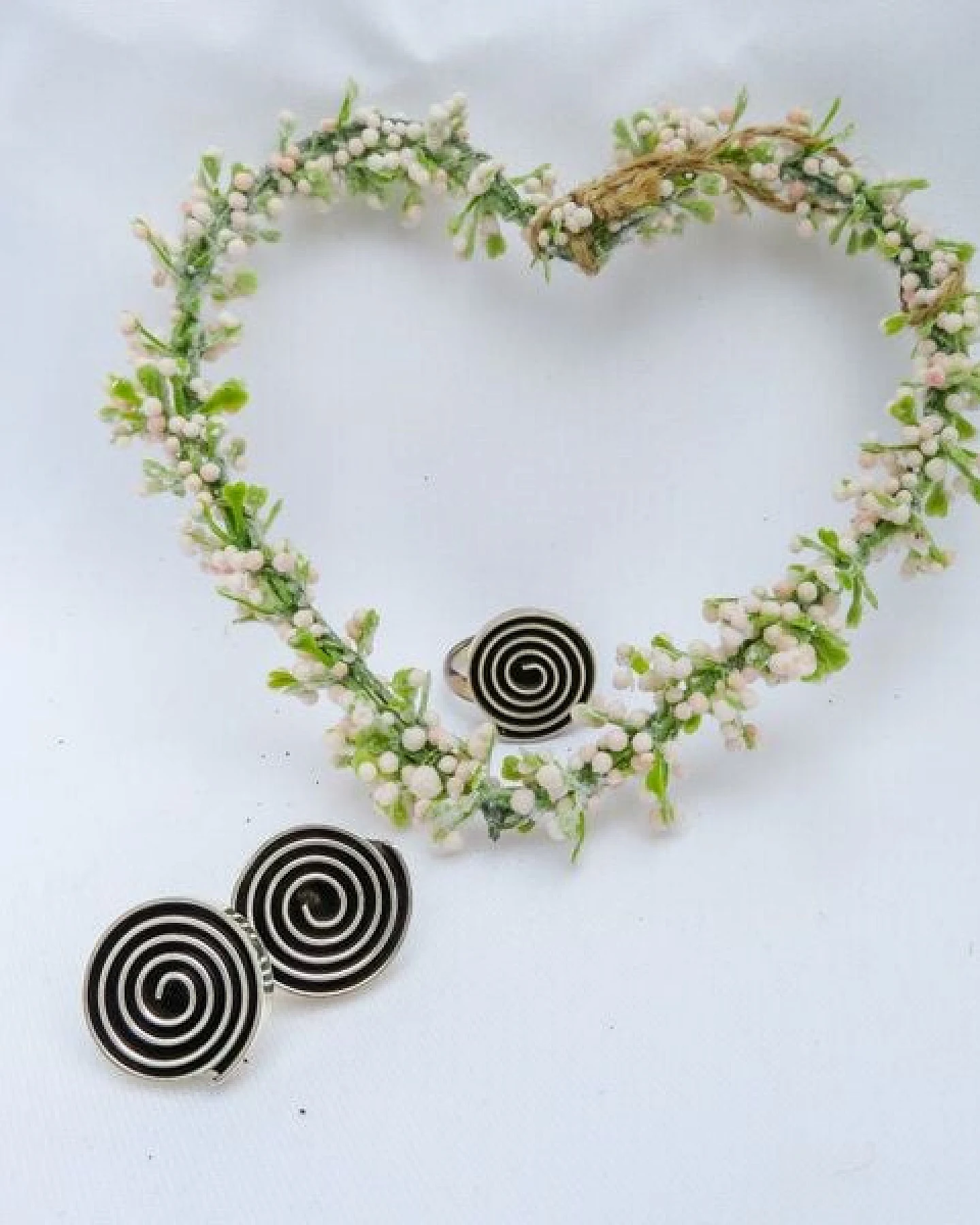 pakilia Silber Ohrringe Labyrinth rund Fair-Trade und handmade – Ansicht 3