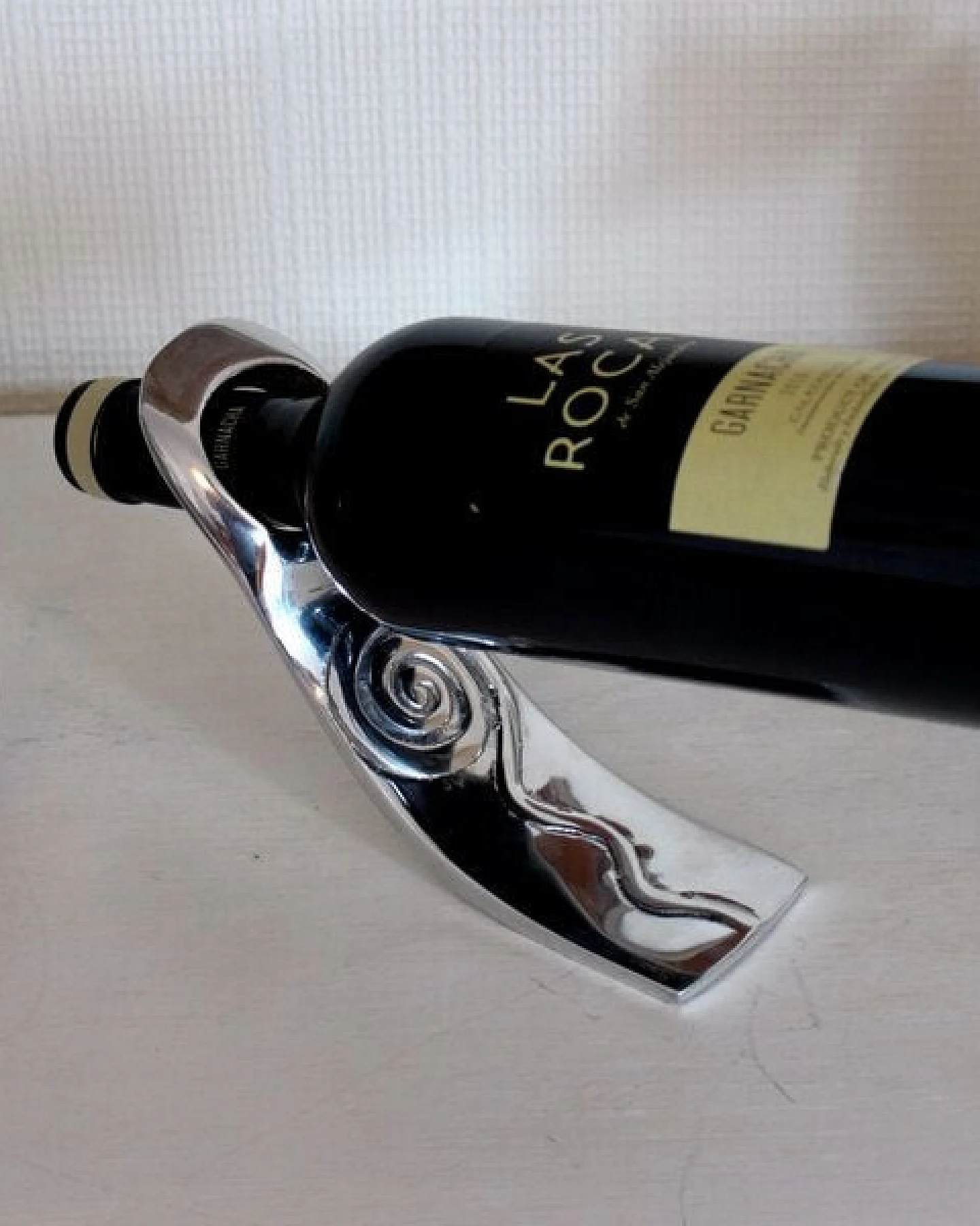 Mitienda Shop Weinflaschenhalter aus Zinn "Spirale" – Ansicht 3