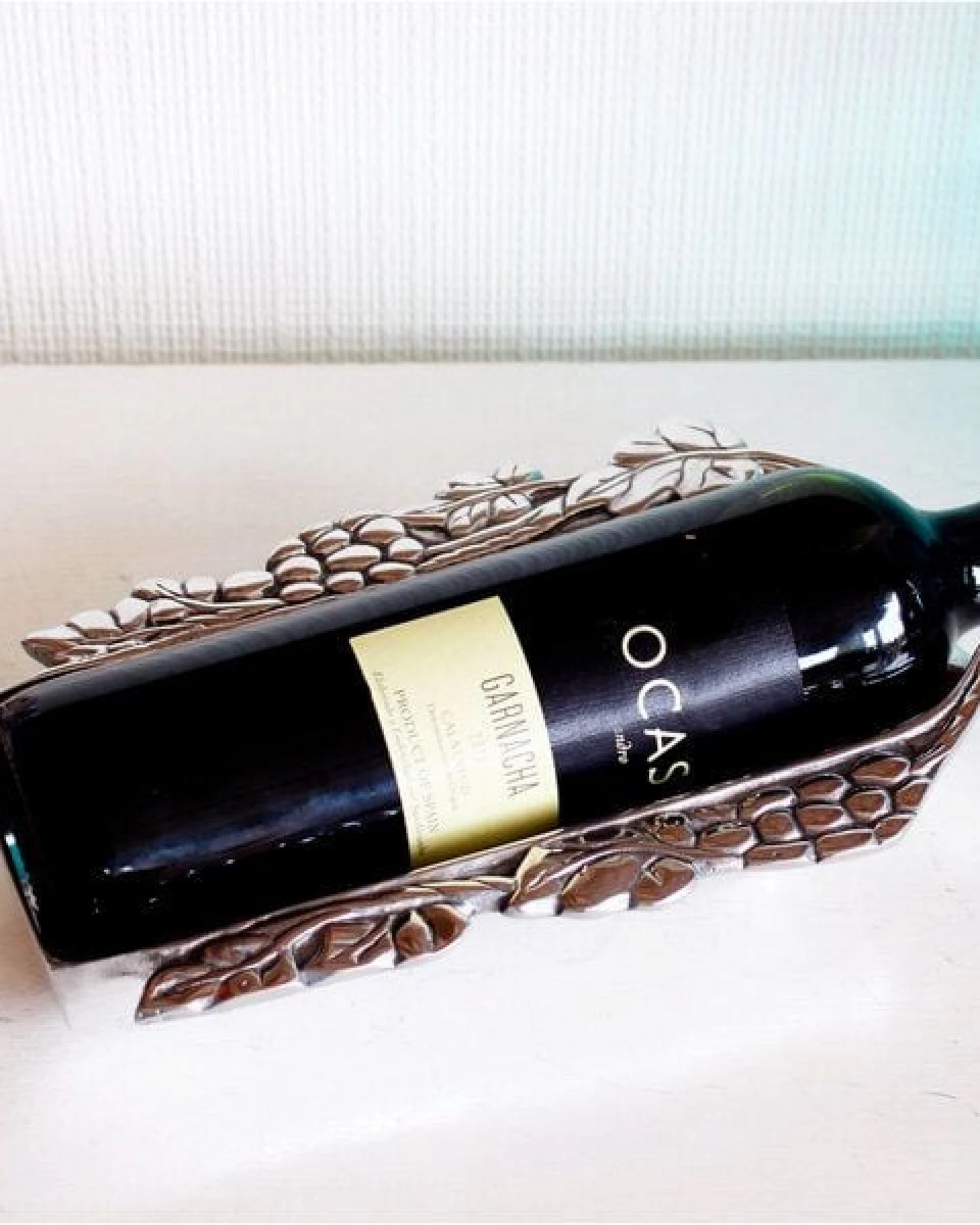 Mitienda Shop Weinflaschenhalter aus Zinn "Wine Leaf" – Ansicht 4