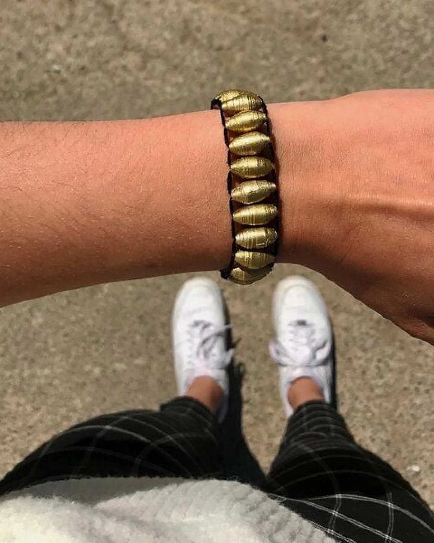 Mitienda Shop Upcycling Armband aus goldenen Papierperlen – Ansicht 3