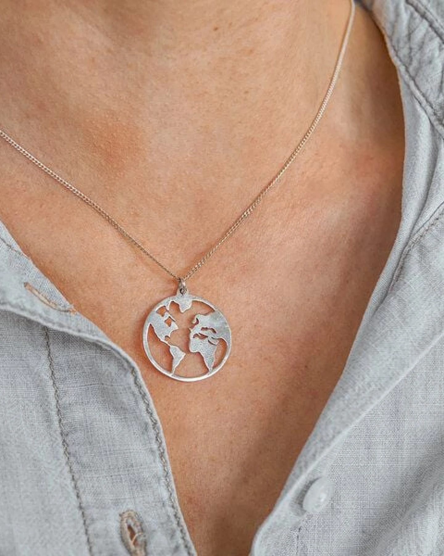 pakilia Silber Kette Weltkarte Fair-Trade und handmade – Ansicht 4