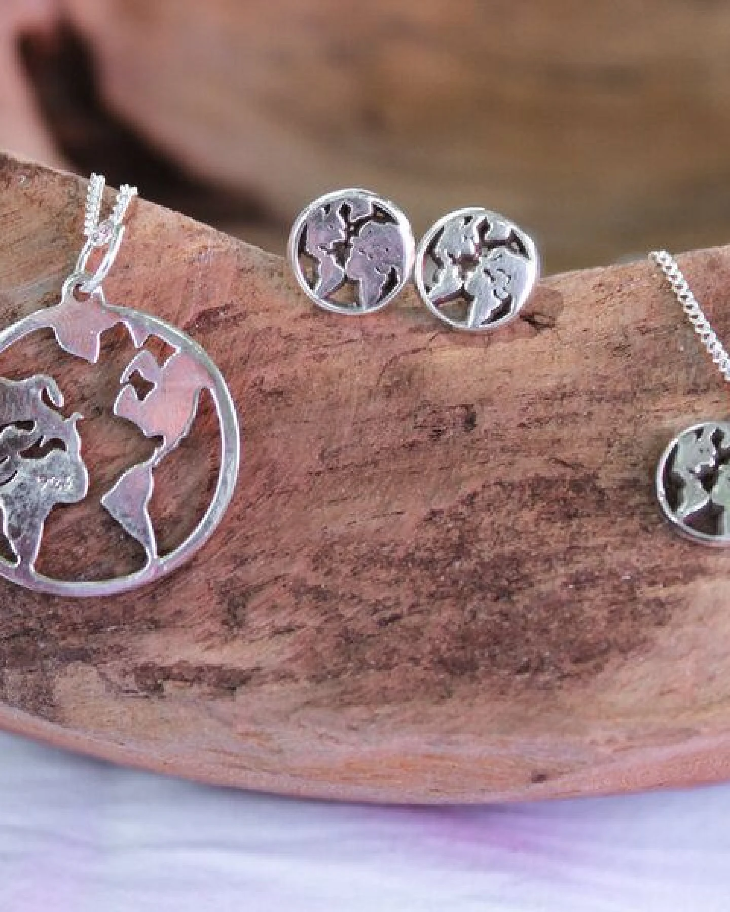 pakilia Silber Kette Weltkarte Fair-Trade und handmade – Ansicht 4