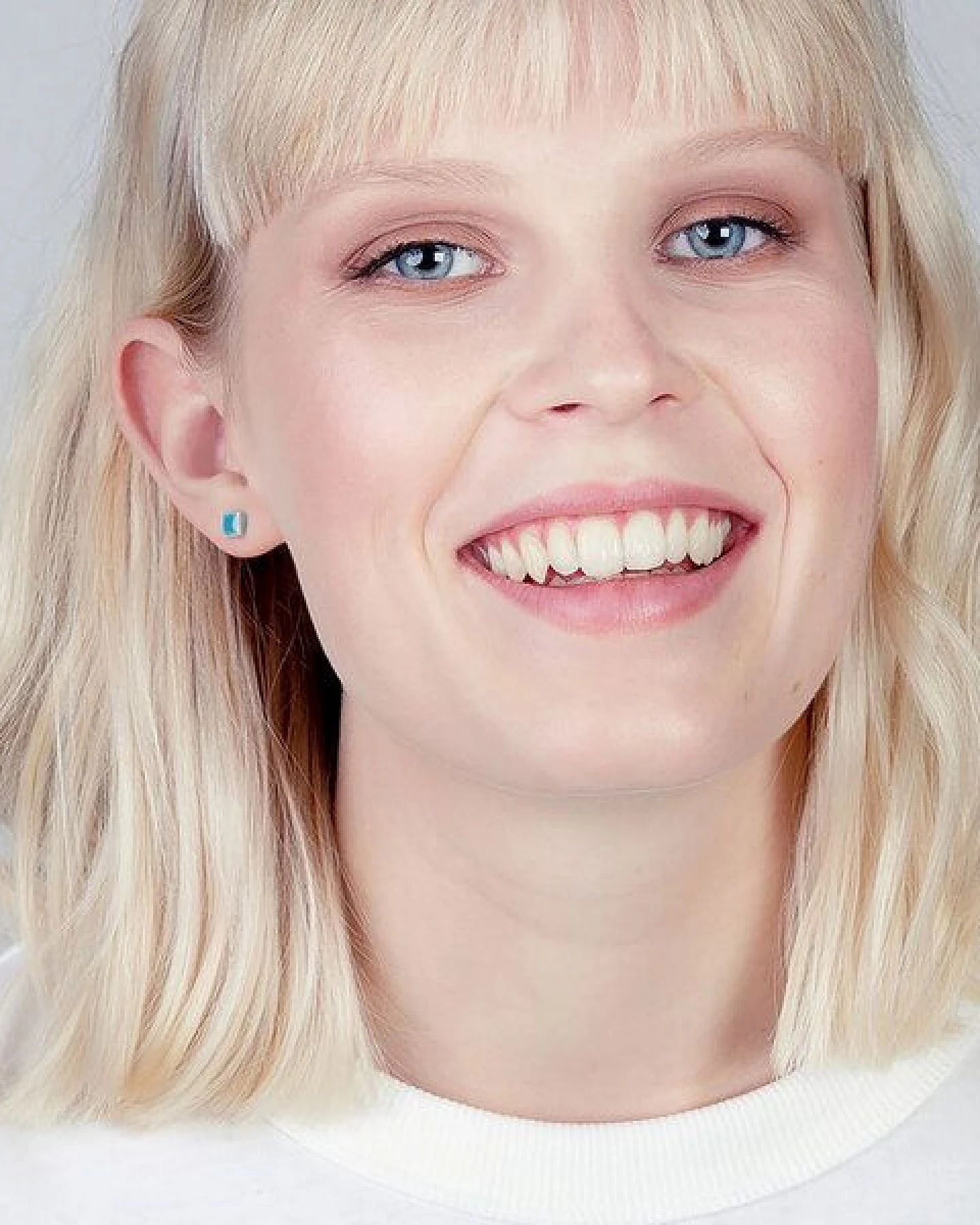 ALEXASCHA Minimalistische Keramik Ohrstecker, mini – Ansicht 2