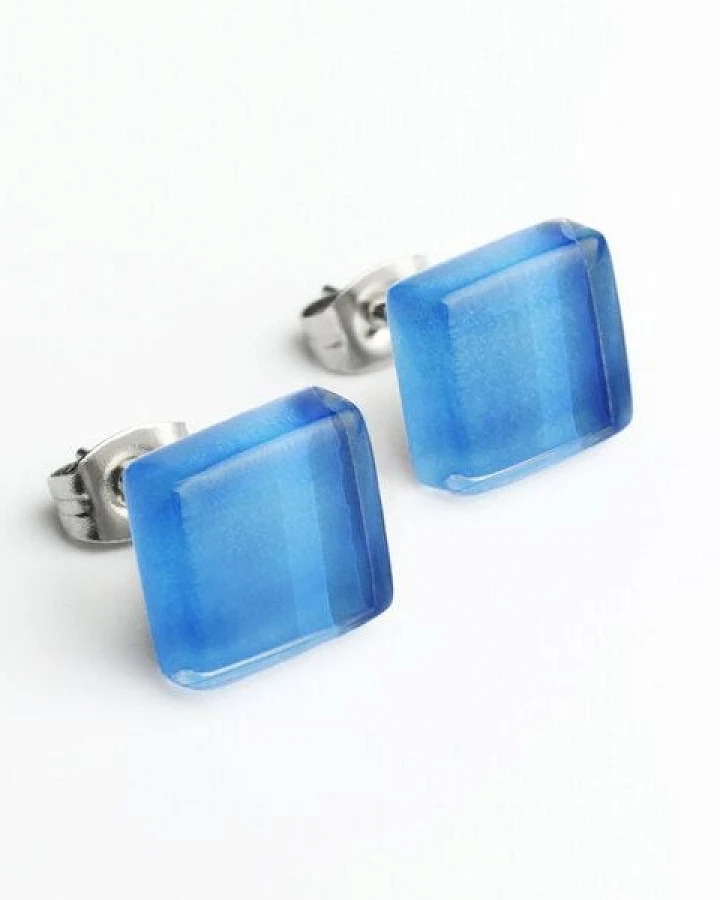 ALEXASCHA Minimalistische Ohrstecker, klein, aus Glas