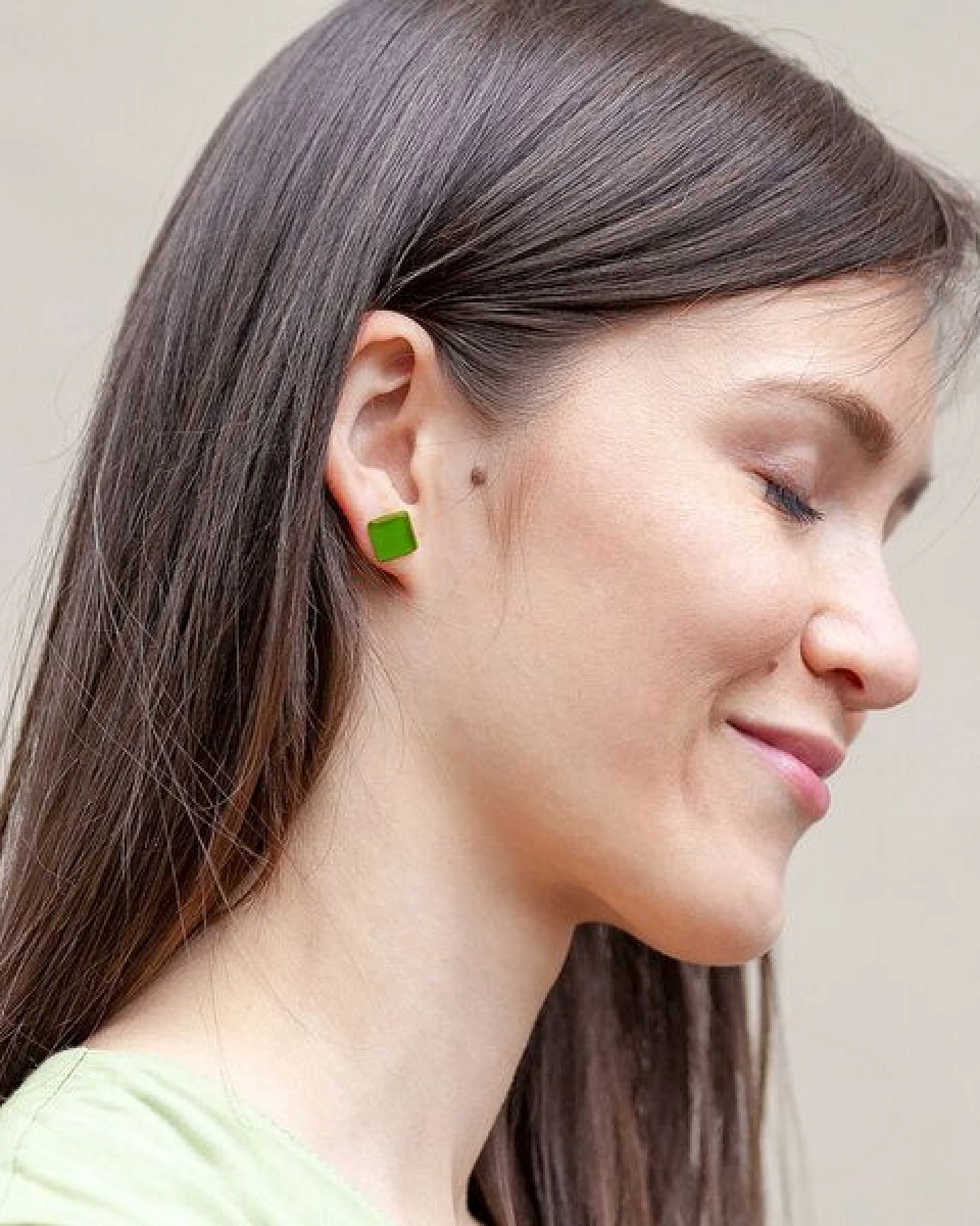 ALEXASCHA Minimalistische Ohrstecker, klein, aus Glas – Ansicht 2