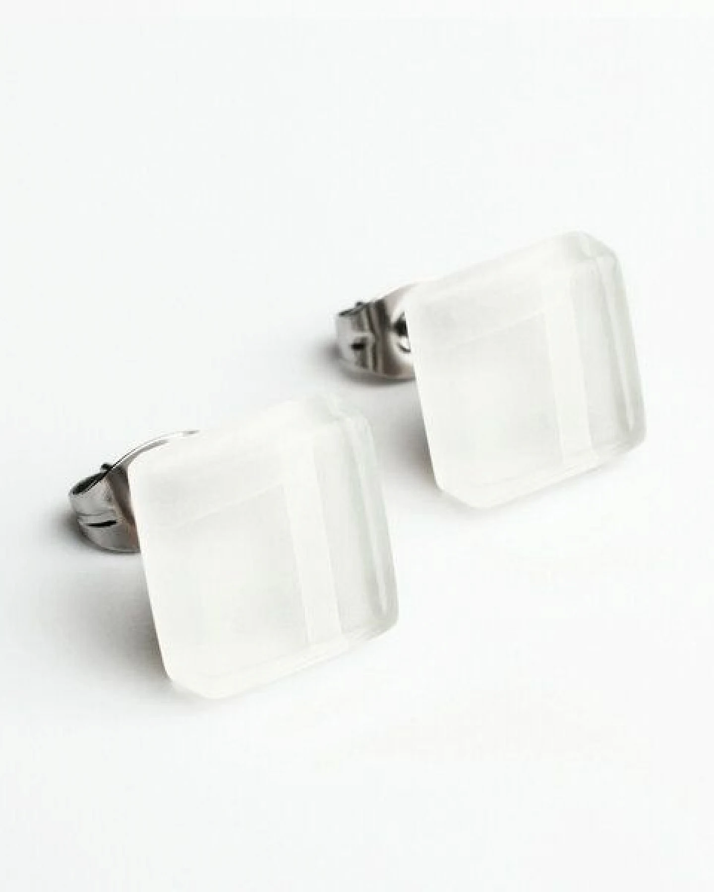 ALEXASCHA Minimalistische Ohrstecker, klein, aus Glas – Ansicht 2