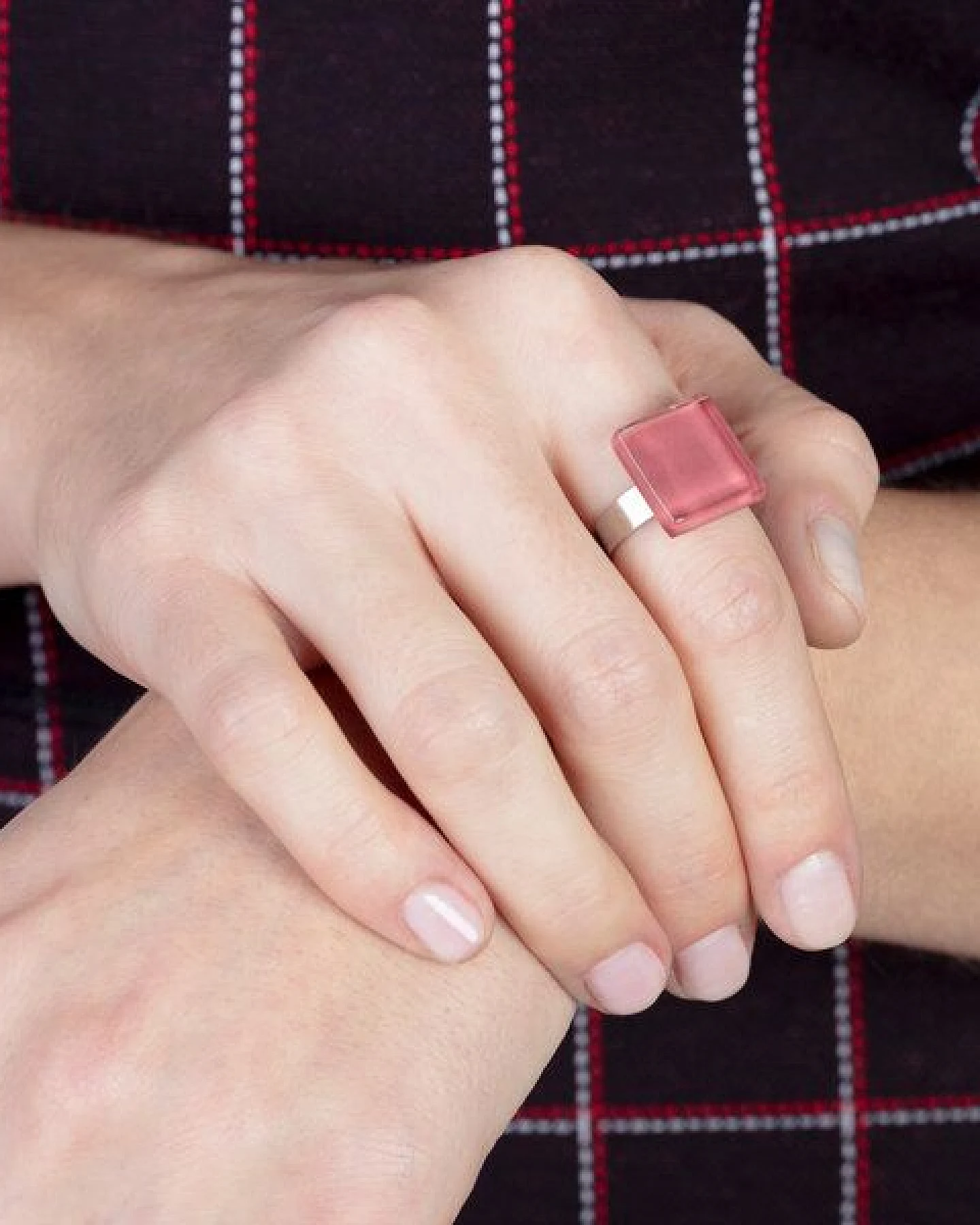 ALEXASCHA Minimalistischer Ring aus Glas, klein – Ansicht 2