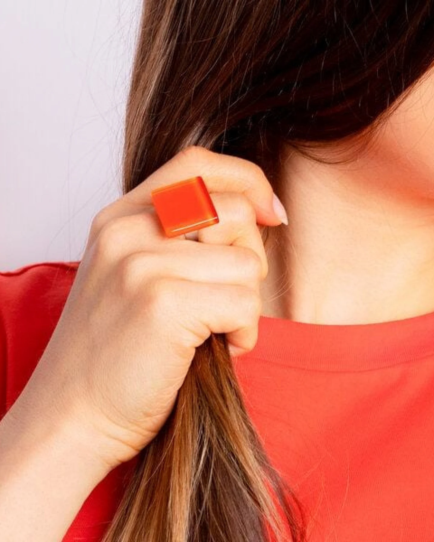 ALEXASCHA Geometrischer Statement Ring aus Glas – Ansicht 3