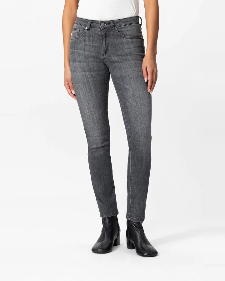 MUD Jeans Damen vegan Jeans Low Slim Faye Authentic Schwarz