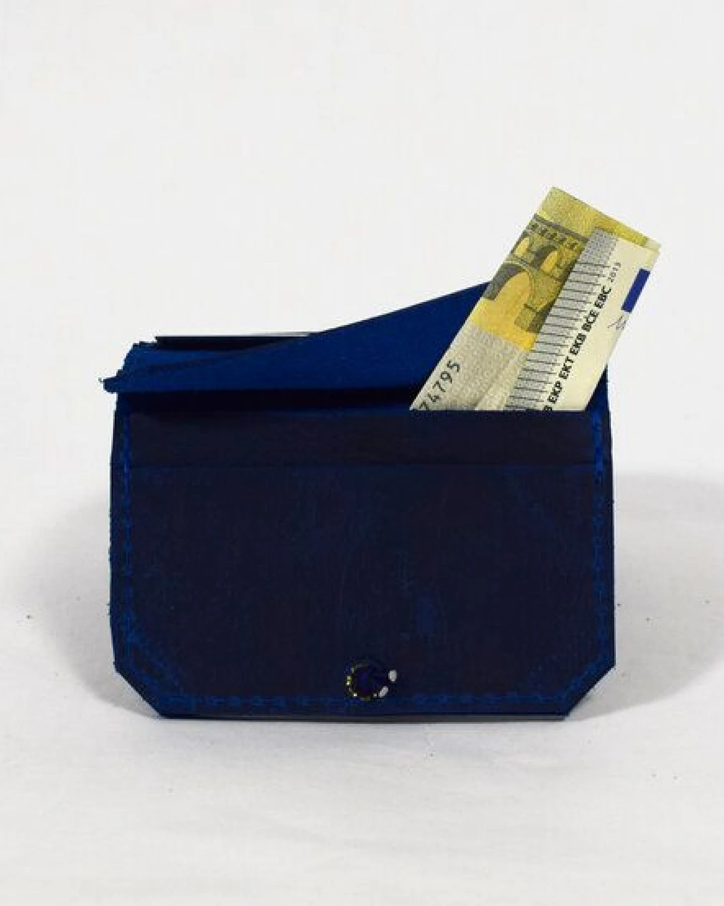 monday market Lederportemonnaie Isaac aus Pull-Up-Leder – Ansicht 3