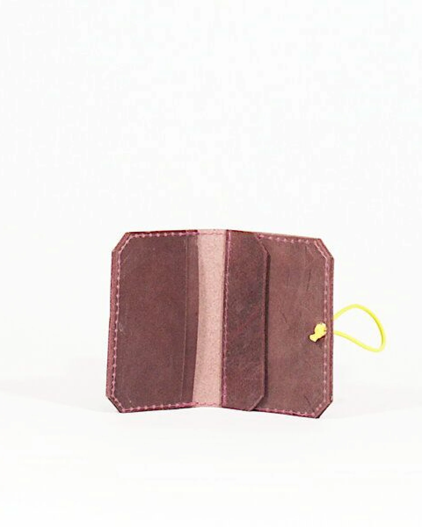 monday market Lederportemonnaie Isaac aus Pull-Up-Leder – Ansicht 2