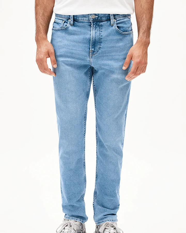 ARMEDANGELS Herren vegan Jeans Aarjo Tarpa Cloud Hellblau