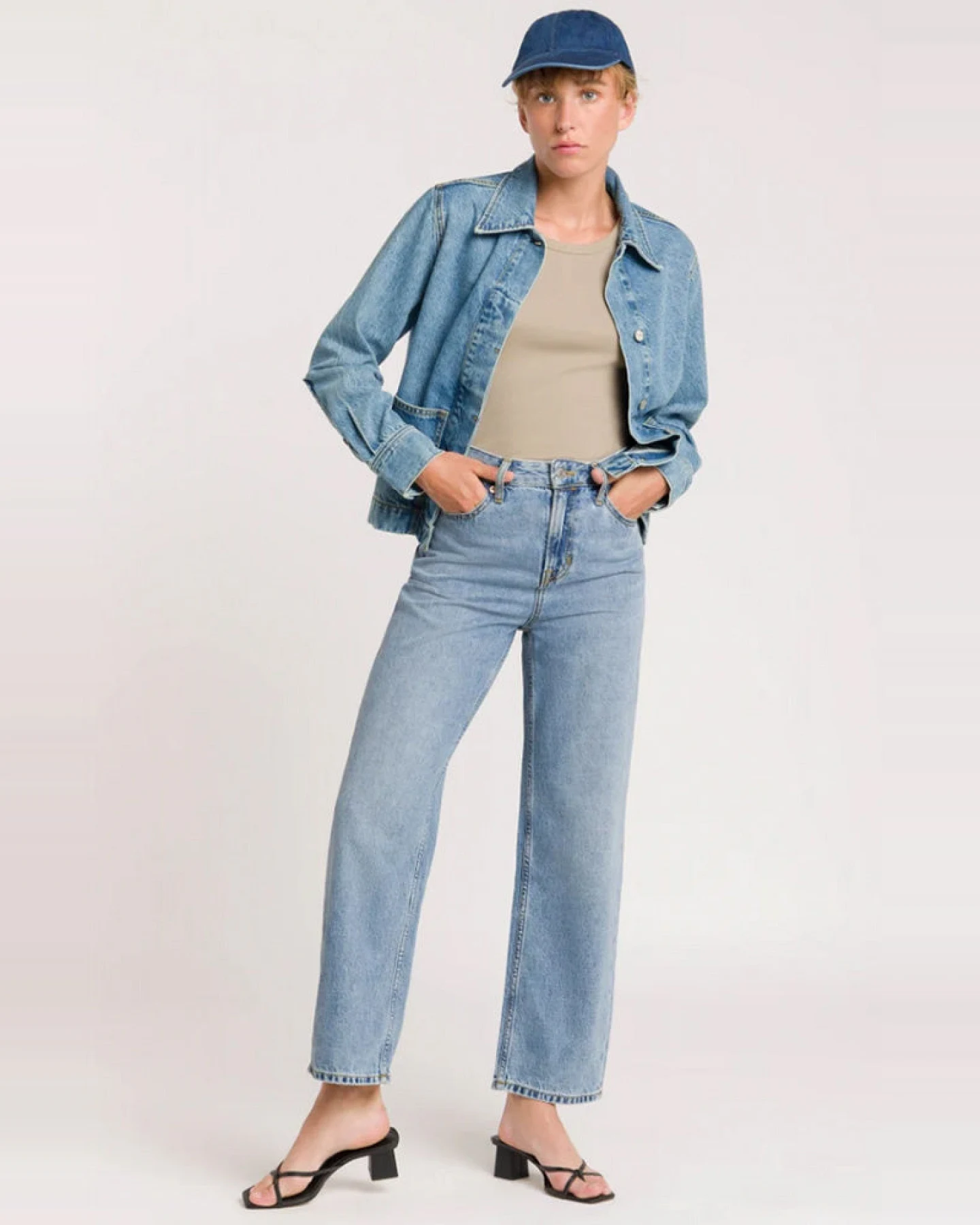 Kings of Indigo Damen vegan Jeans Liora Washed Hellblau – Ansicht 2