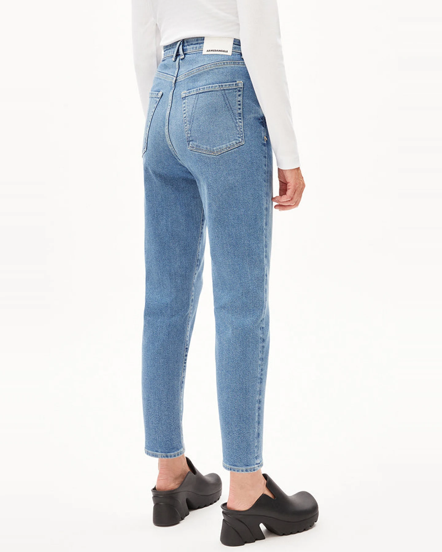 ARMEDANGELS Damen vegan Mom Jeans Mairaa Herse Hellblau – Ansicht 2