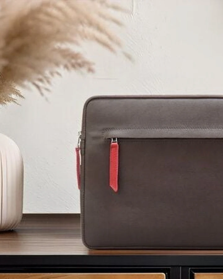 Pack & Smooch MacBook Pro 13"/Air 13" und NEO (2026) Hülle ANGUS (Mulesing-frei)