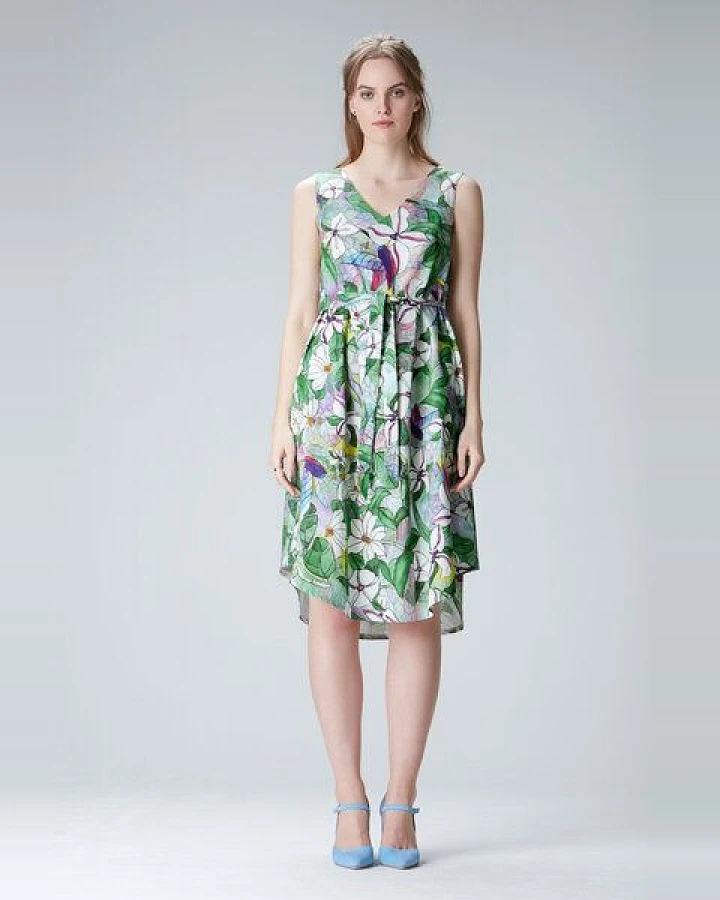 Studio Hertzberg Blumenkleid mit V-Ausschnitt "Lot-taa"