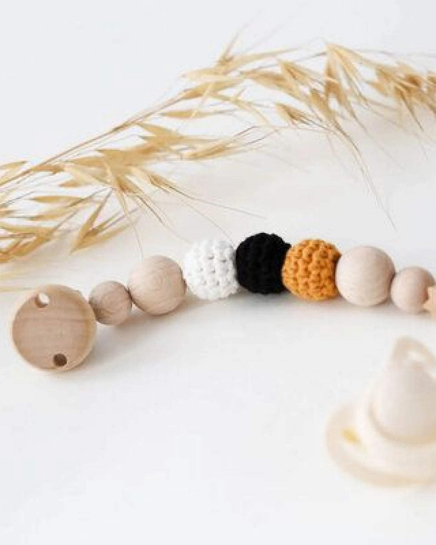 NoniKids Berlin Schnullerkette Holz *Sternchen* 10 Farben I Bio Baumwollgarn I NoniKids – Ansicht 3