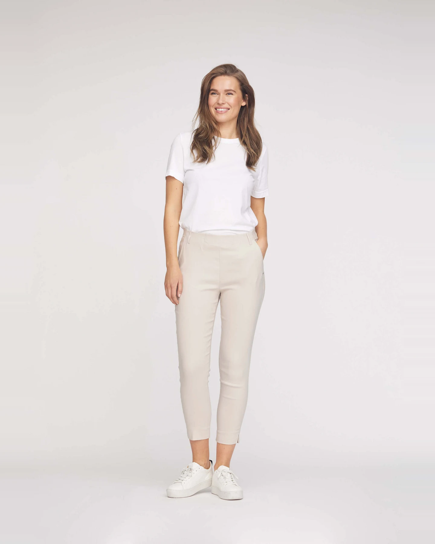 LAURIE Damen vegan Slim Crop Pants Elizabeth Grey Sand – Ansicht 2