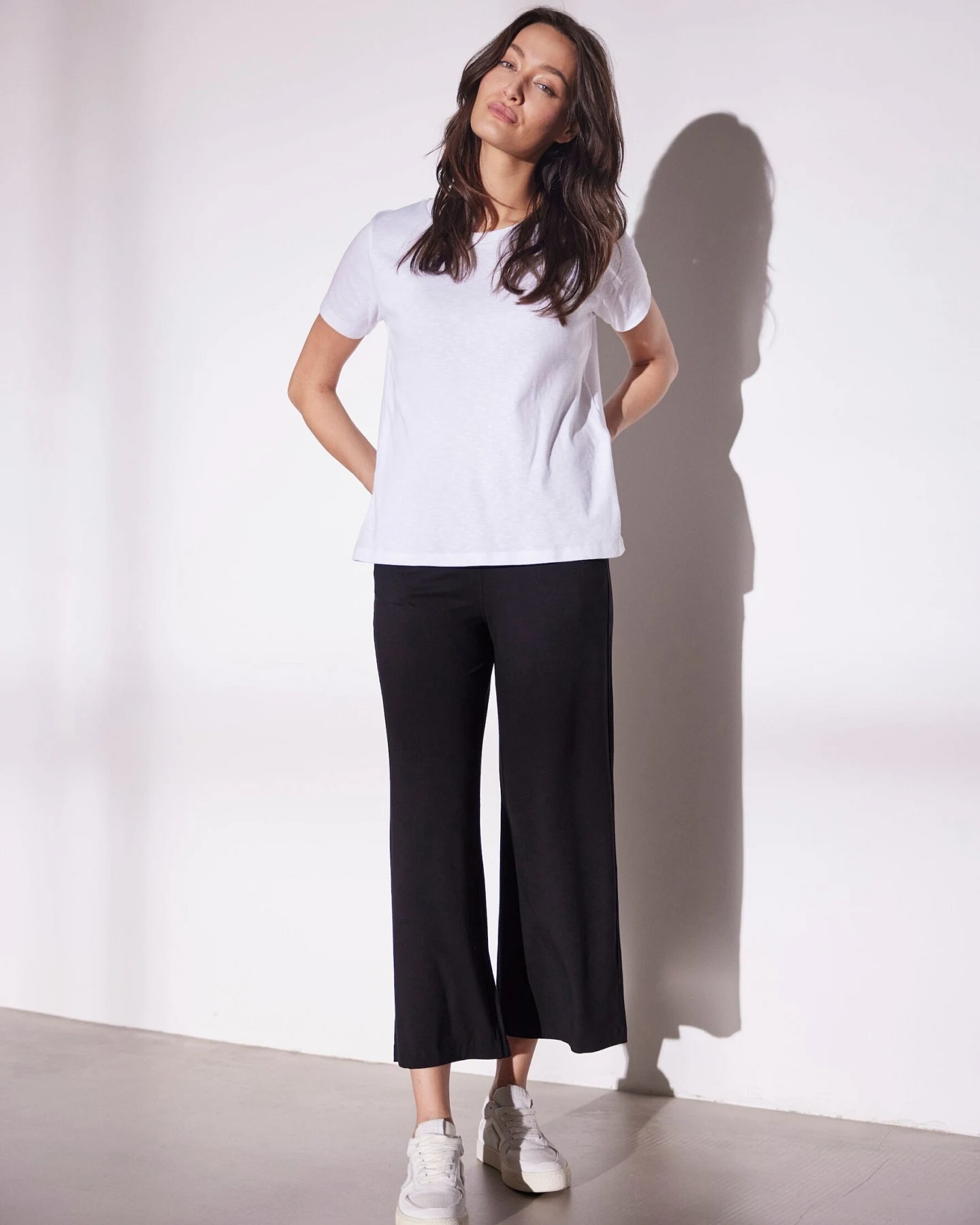 LAURIE Damen vegan Lose Hose Crop Jersey Donna Schwarz – Ansicht 2