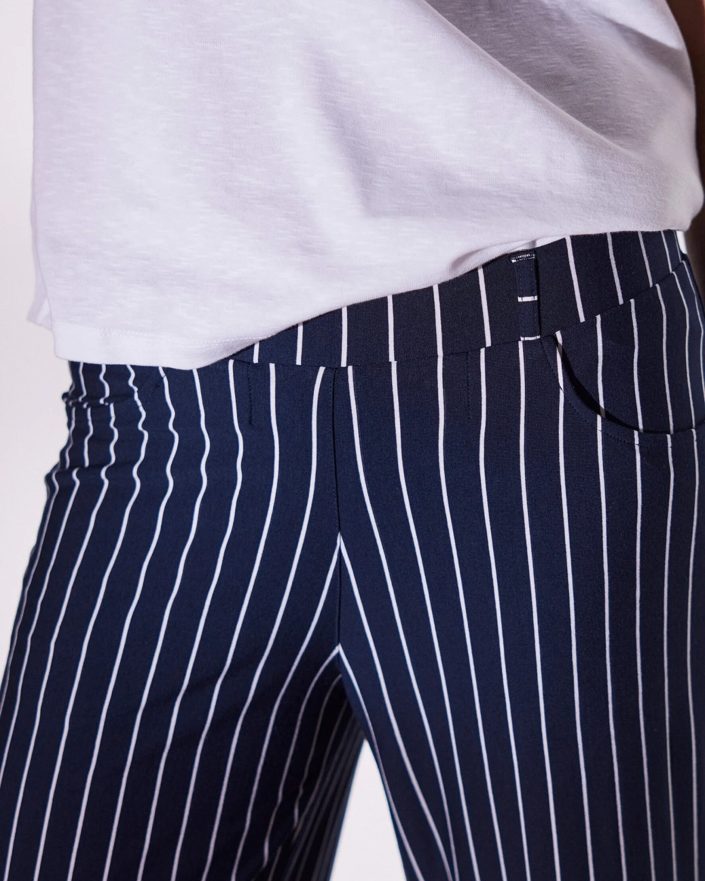 LAURIE Damen vegan Lose Hose Crop Jersey Donna Navy Stripe – Ansicht 2