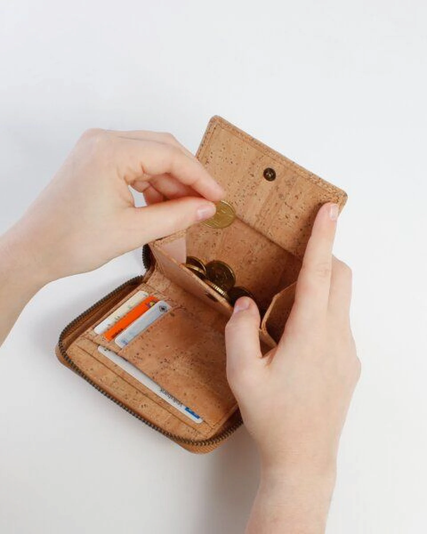 Sperling "Generous" veganes Portemonnaie / Geldbörse aus Kork & recyceltem Ecobend mit Reißverschluss – Ansicht 4