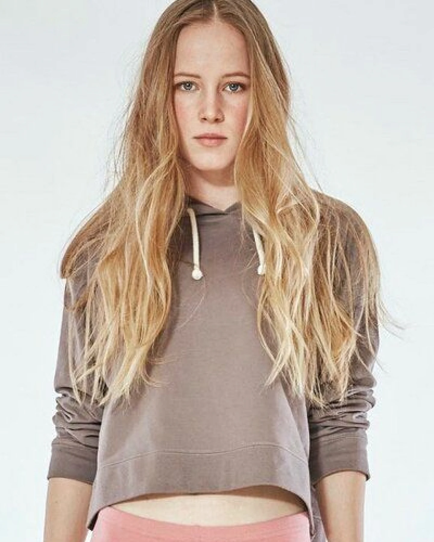 YOIQI Hoodie Kapuzen Sweatshirt aus biologischer Baumwolle – Ansicht 2