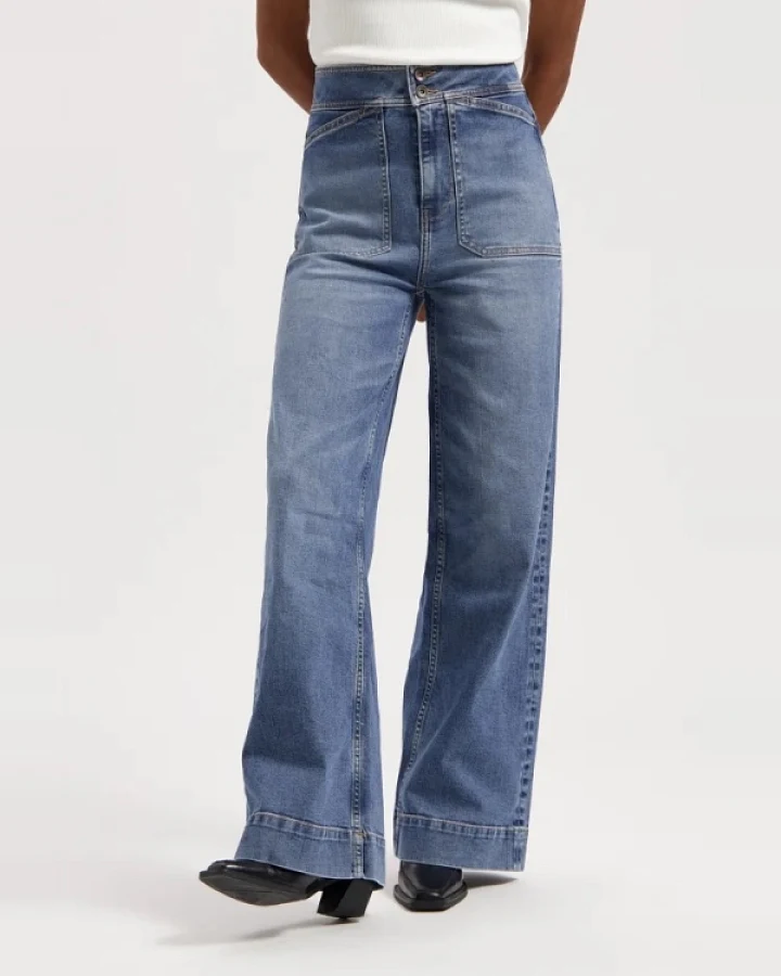 Kuyichi Damen vegan Jeans Farrah Worker Medium Aged Blue