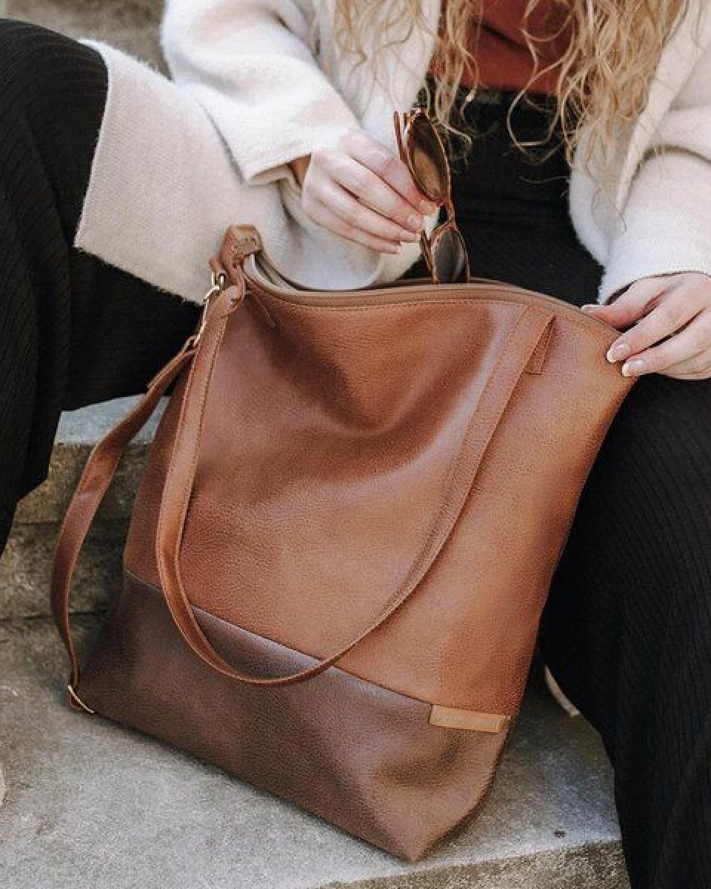 BOWLEANIES TASCHEN Shopper & Umhängetasche aus Lederfaserstoff mit Reißverschluss – Ansicht 3