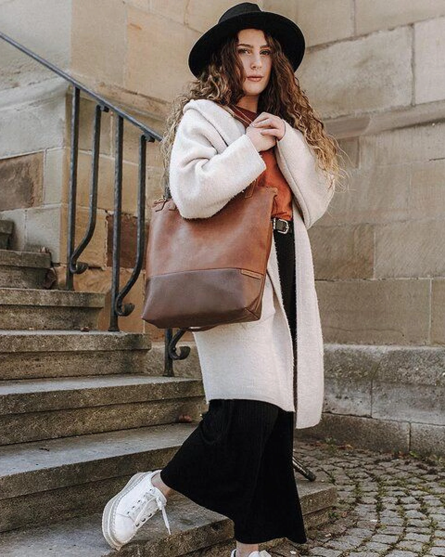 BOWLEANIES TASCHEN Shopper & Umhängetasche aus Lederfaserstoff mit Reißverschluss – Ansicht 4