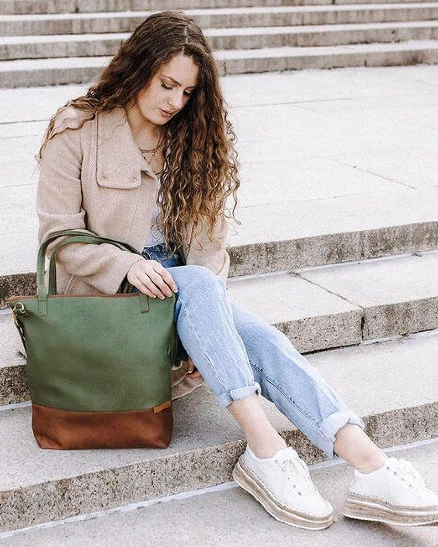 BOWLEANIES TASCHEN Shopper & Umhängetasche aus Lederfaserstoff mit Reißverschluss – Ansicht 2