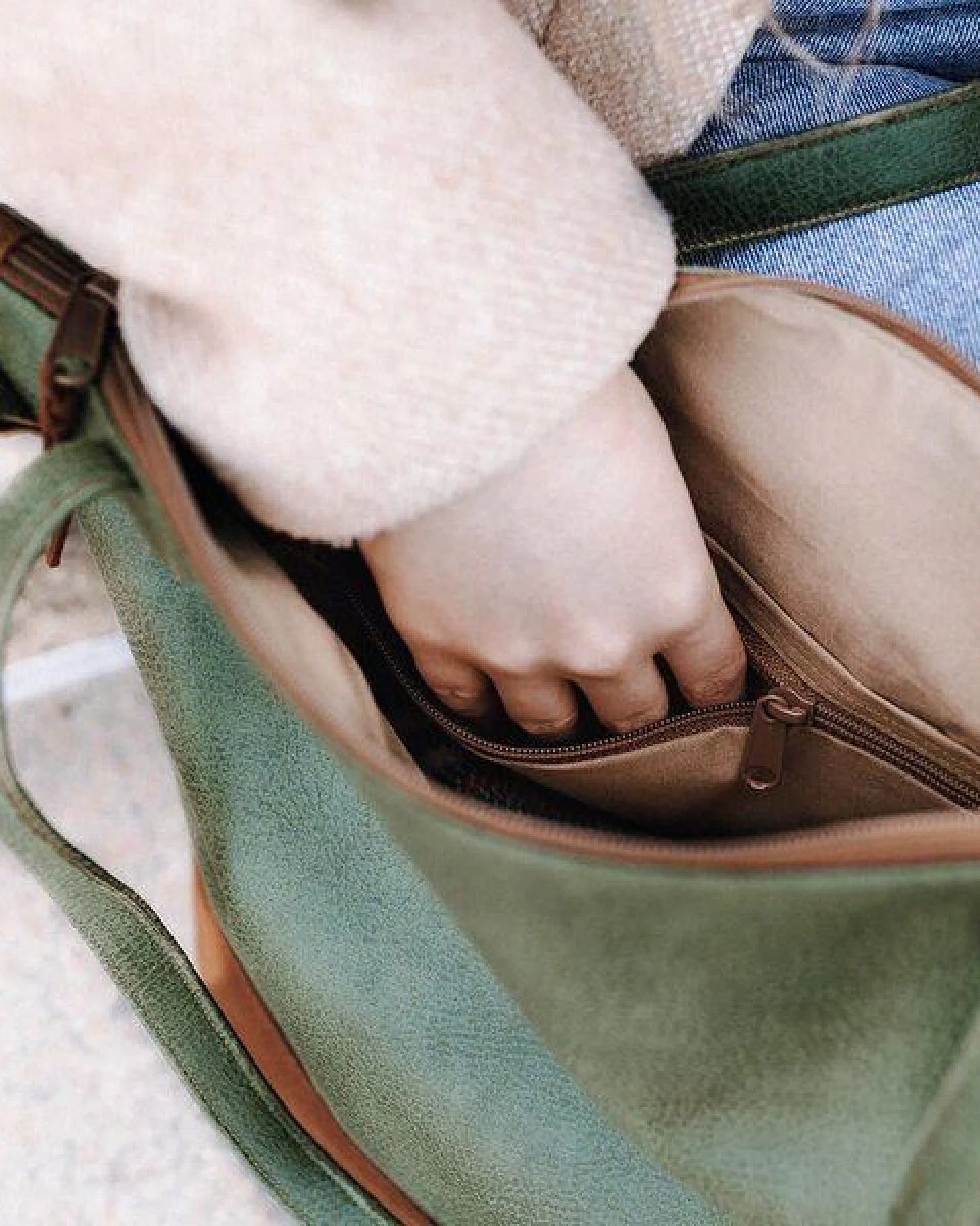 BOWLEANIES TASCHEN Shopper & Umhängetasche aus Lederfaserstoff mit Reißverschluss – Ansicht 4