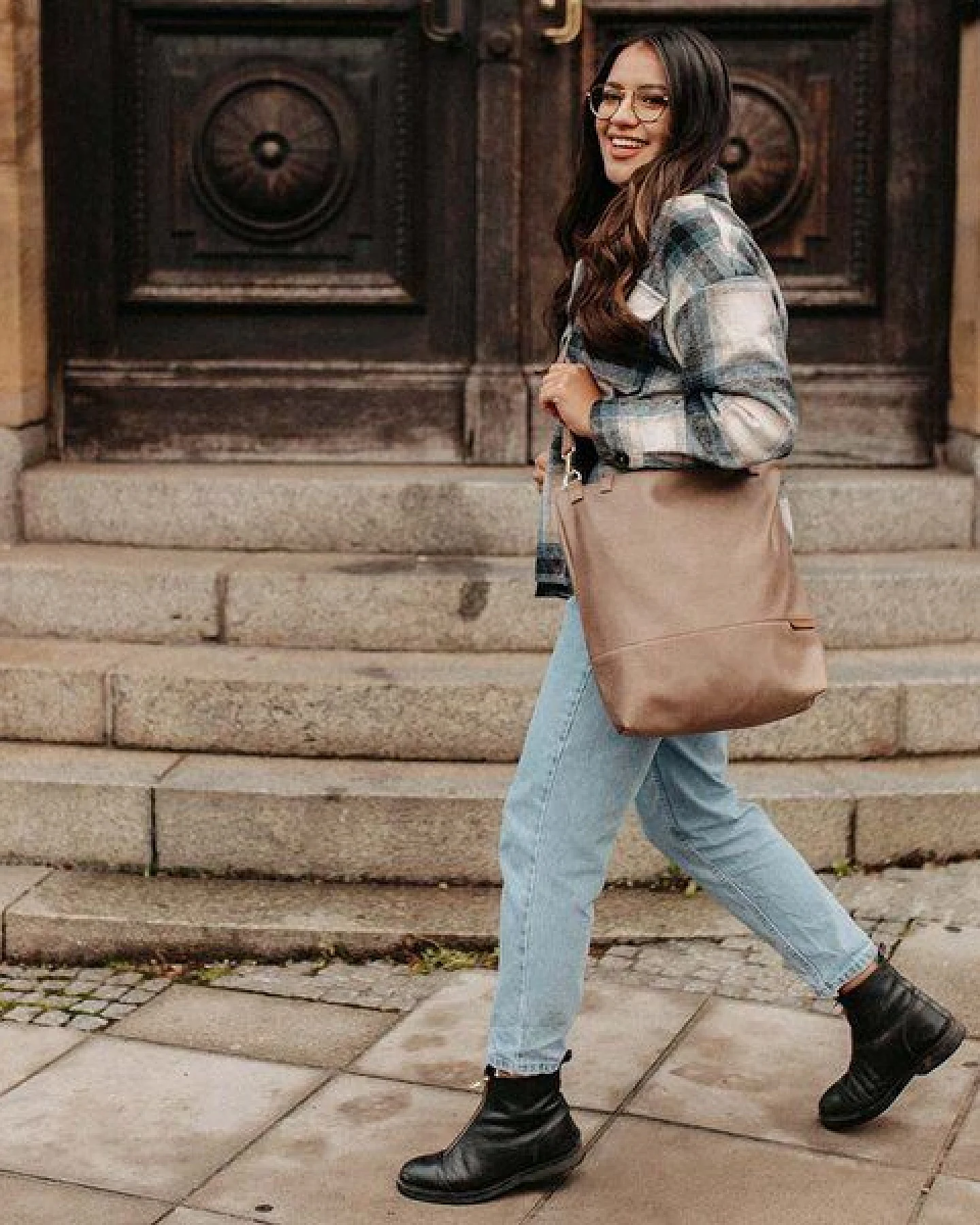 BOWLEANIES TASCHEN Shopper & Umhängetasche aus Lederfaserstoff mit Reißverschluss – Ansicht 3