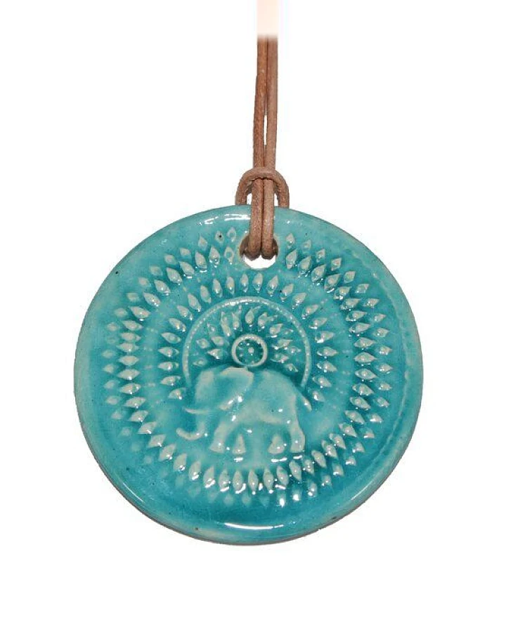 Schönes aus Indochina Schmuck aus Keramik, Medaillon Elefant, Lotus und Lebensbaum