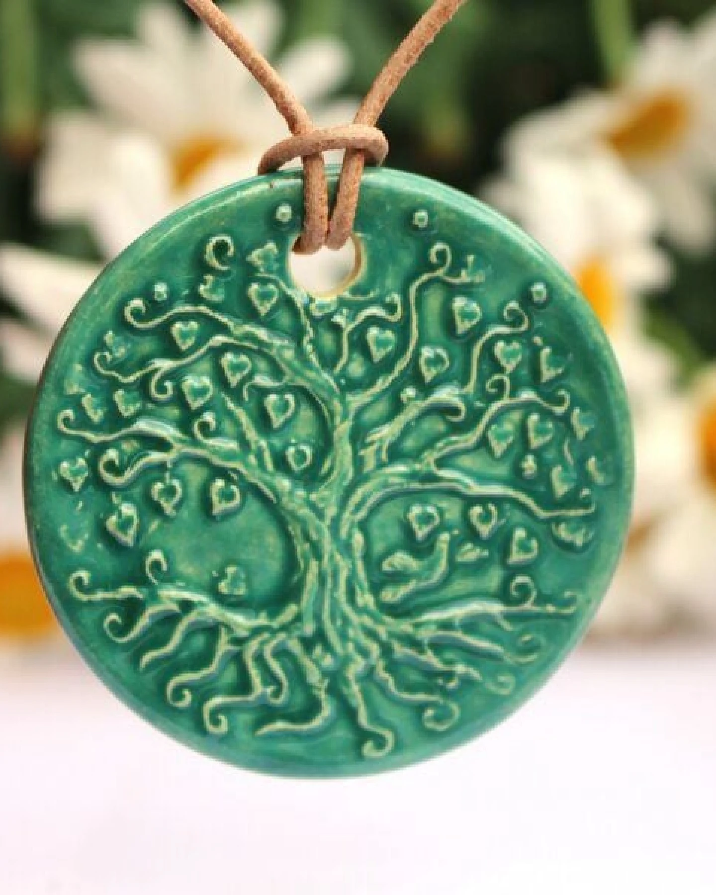 Schönes aus Indochina Schmuck aus Keramik, Medaillon Elefant, Lotus und Lebensbaum – Ansicht 2