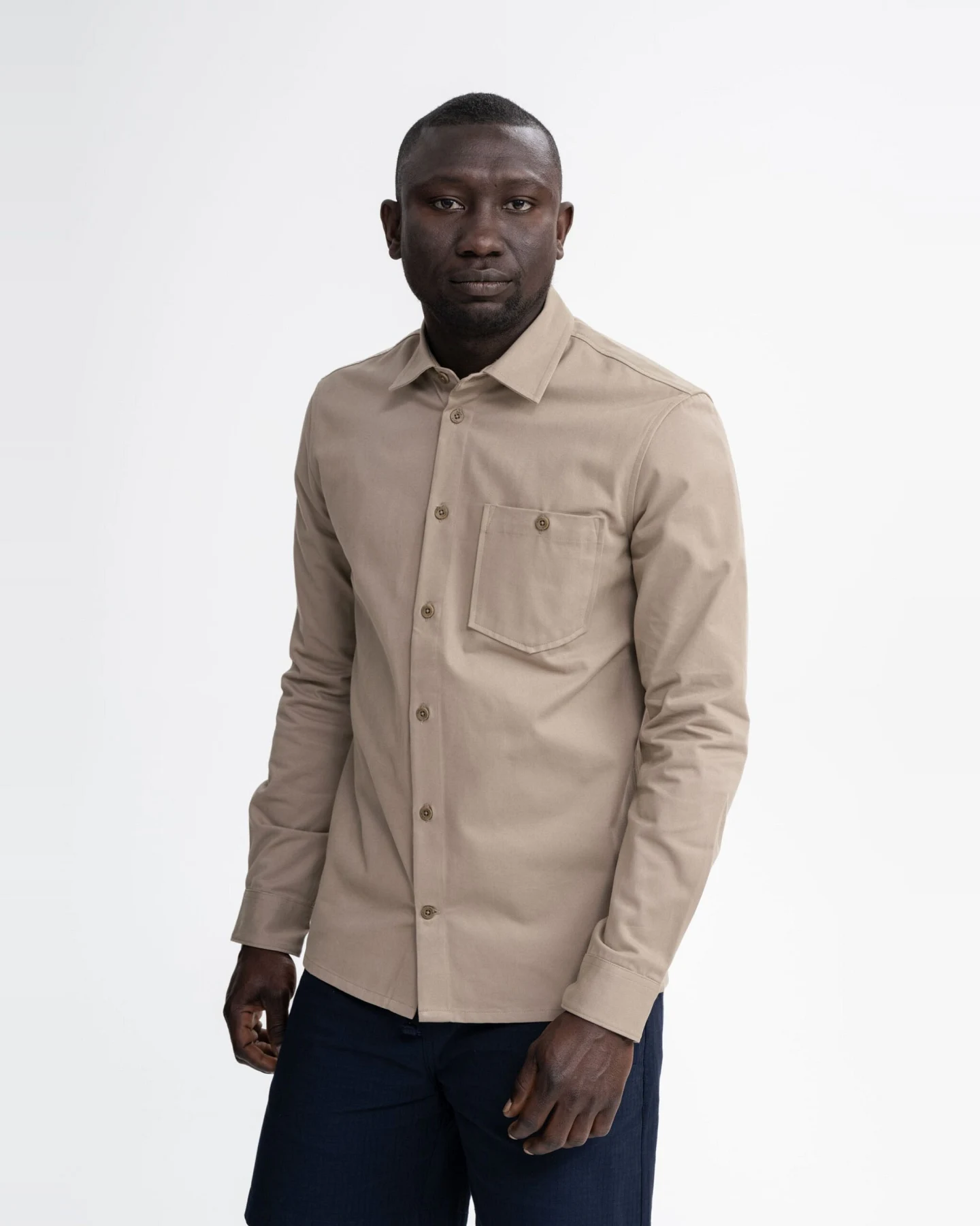 MELA Herren vegan Twillhemd Ashutosh Koriander Beige – Ansicht 2