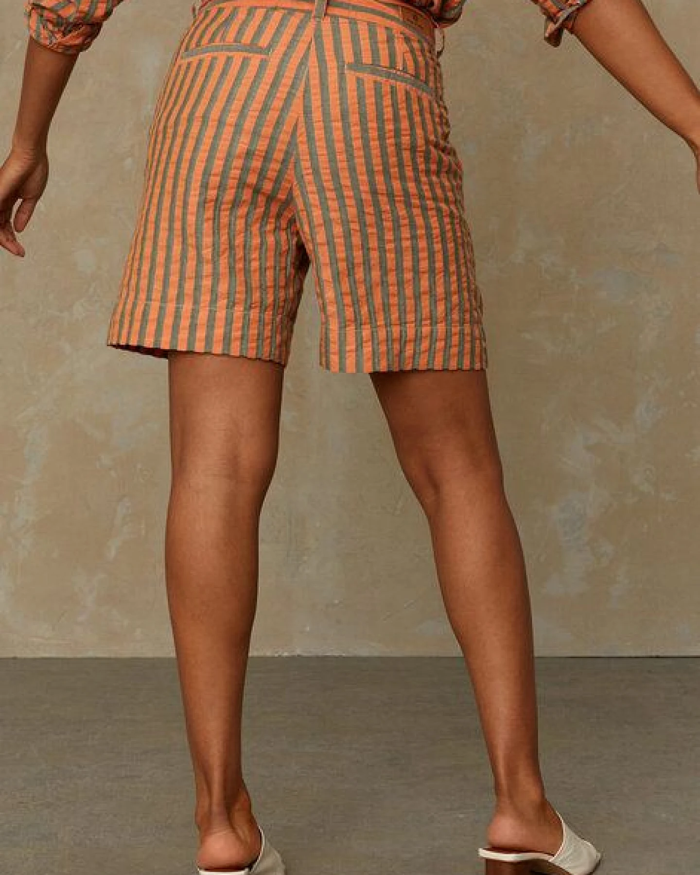 Kings of Indigo - K.O.I. Damen Shorts Bangja aus Bio-Baumwolle – Ansicht 3