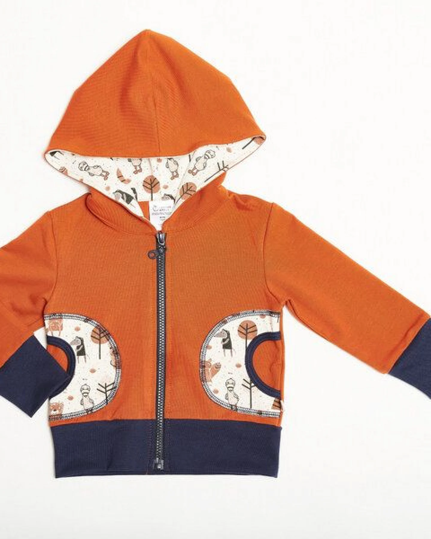 Cheeky Apple Kapuzenjacke aus Bio-Baumwolle "Summersweat Kupferbraun/Paper Gang" – Ansicht 2